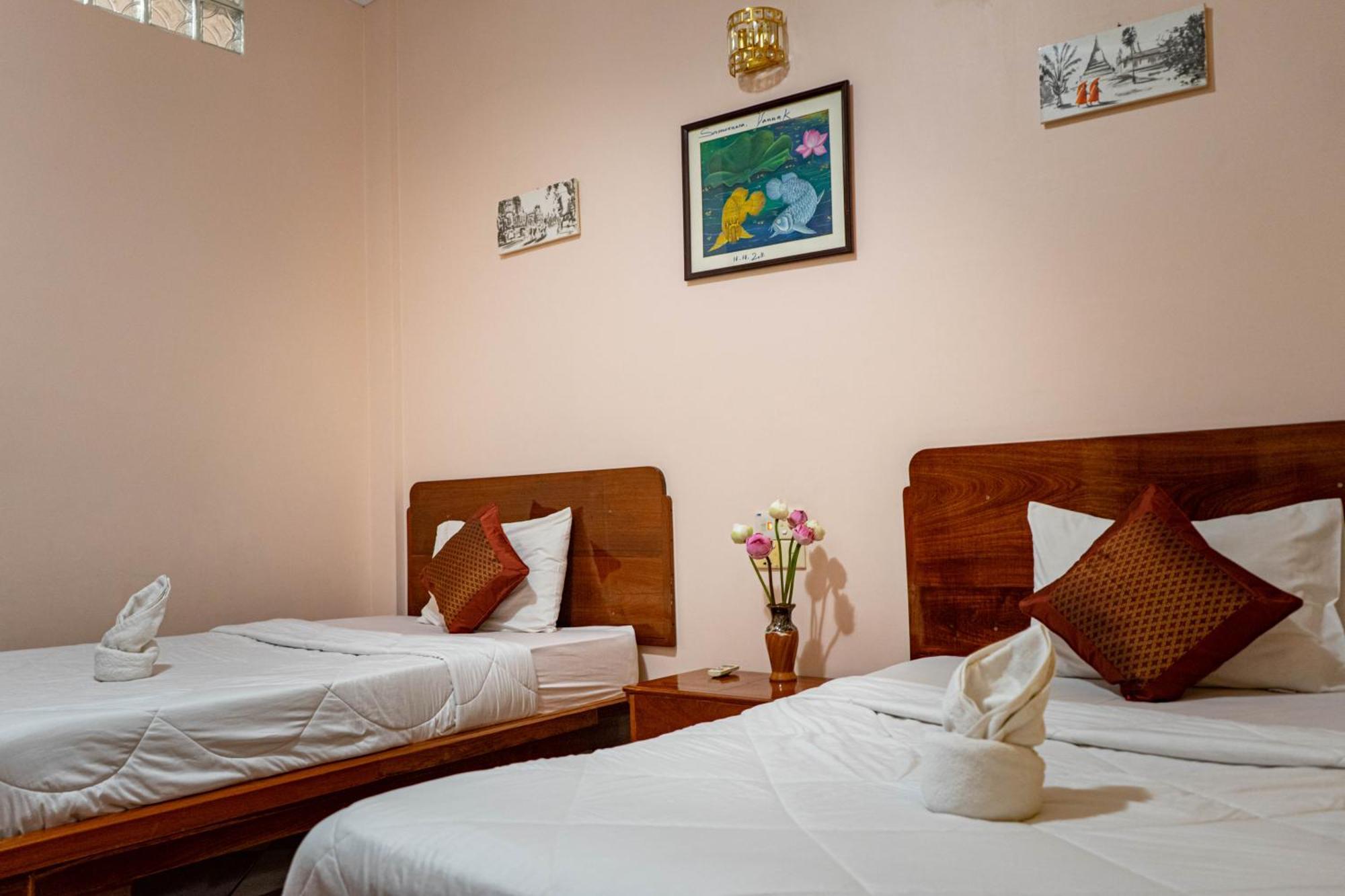 Nawin Palace Guesthouse Phnom Penh Ngoại thất bức ảnh